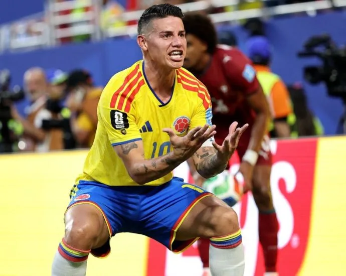 JAMES EXALTA CRISTIANO RONALDO E EXPLICA ABRAÇO: UM EXEMPLO PARA TODOS