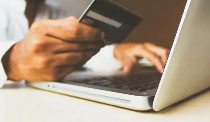 Dicas para Economizar com o Cartão de Crédito sem Enfrentar Dívidas