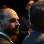 STF deve julgar ação penal contra Eduardo Bolsonaro; defesa pede adiamento