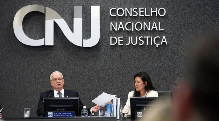 CNJ regulamenta alvarás para influenciadores mirins e promove regras de publicidade
