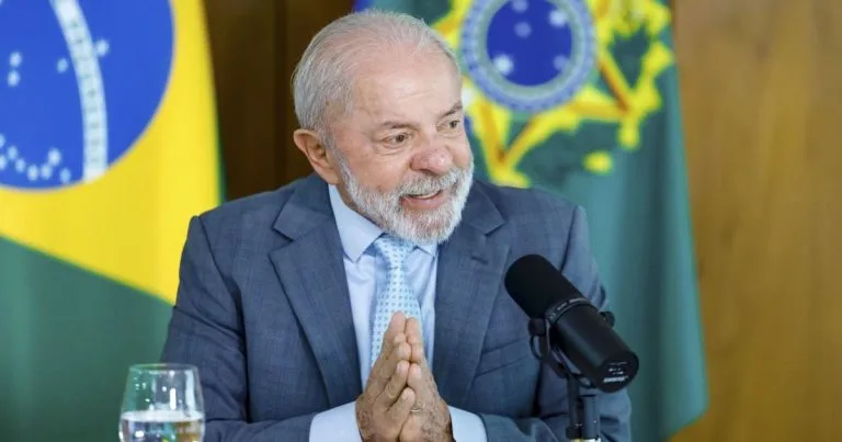 Lula sanciona aumento de 5,4% no piso salarial de professores
