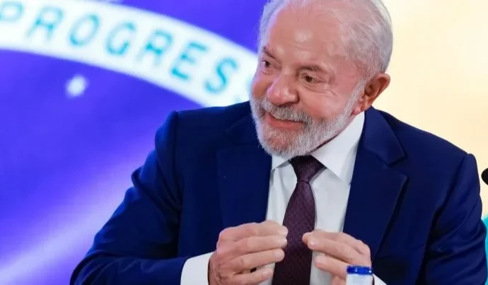 Lula Critica Medidas Protecionistas no G7 em Évian Lula Critica Medidas Protecionistas no G7 em Évian