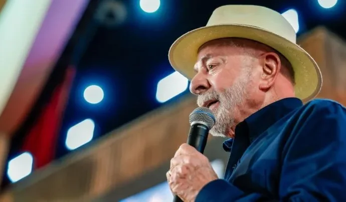 Lula Intensifica Pré-Campanha com Anúncios Diários e Visitas Frequentes a Estados