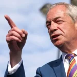 Nigel Farage critica governo britânico por suposta discriminação contra brancos