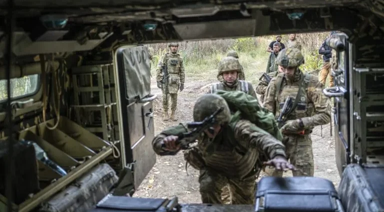 UE propõe exclusão de homens em idade militar da proteção a refugiados ucranianos