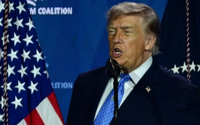 Trump ameaça tarifas de 100% sobre países que taxarem gigantes da tecnologia dos EUA