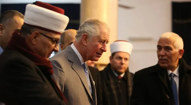 Mudança na Descrição do Rei Charles: ‘Defensor da Fé’ é Substituído