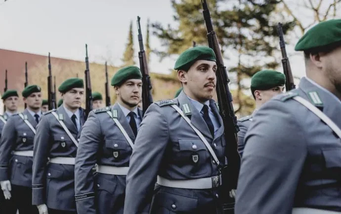 Alemanha pode reintroduzir conscrição até julho de 2027, afirma parlamentar