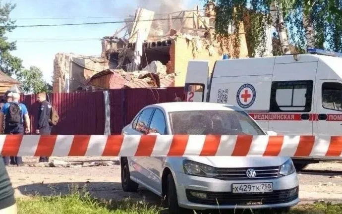 Ataque de drone ucraniano em Yegoryevsk resulta na morte de bebê e ferimentos em outros