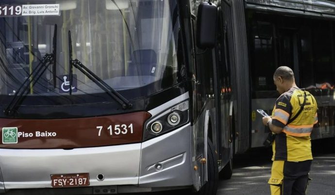 Mudanças na jornada de trabalho podem elevar tarifas de ônibus, alerta CNT Mudanças na jornada de trabalho podem elevar tarifas de ônibus, alerta CNT