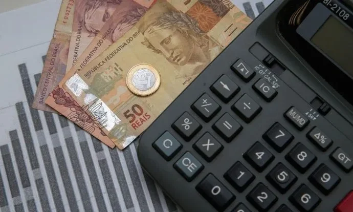 Brasil cai no ranking de competitividade e enfrenta desafios para atrair investimentos Brasil cai no ranking de competitividade e enfrenta desafios para atrair investimentos