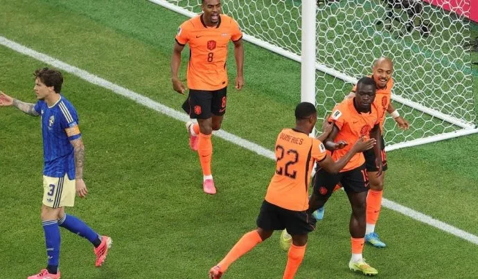 Holanda alcança 100 gols em Copas do Mundo com dois de Brobbey