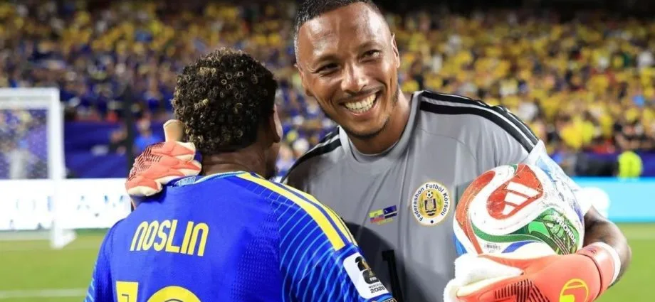 ELOY ROOM, DE CURAÇAO, FAZ 15 DEFESAS E ENTRA PARA A HISTÓRIA DA COPA ELOY ROOM, DE CURAÇAO, FAZ 15 DEFESAS E ENTRA PARA A HISTÓRIA DA COPA