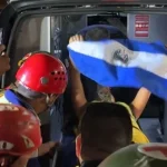 Resgate emocionante na Venezuela: adolescente e cachorro são salvos de escombros