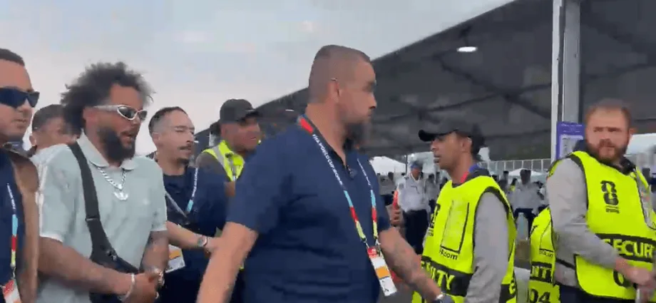 MARCELO, EX-SELEÇÃO, É ESCOLTADO EM CONFLITO NA ABERTURA DA COPA