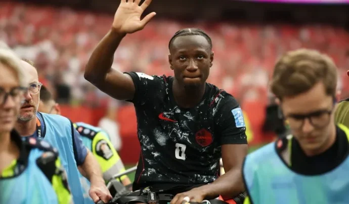 Koné, volante da Seleção Canadense, sofre fratura em partida da Copa do Mundo