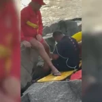 Turista boliviano é resgatado após ficar preso entre rochas em praia de Santos