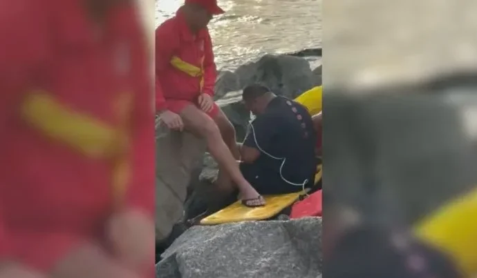 Turista boliviano é resgatado após ficar preso entre rochas em praia de Santos