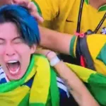 TORCEDOR DO JAPÃO É CONSOLADO POR BRASILEIROS APÓS VIRADA NA COPA