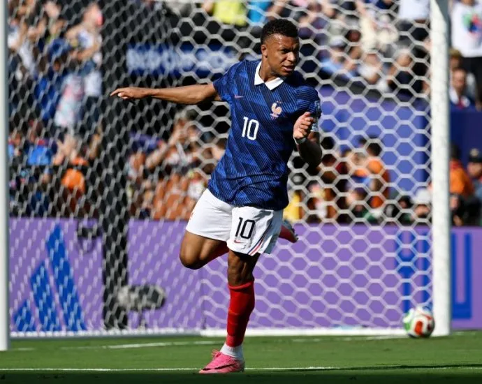 MBAPPÉ SE TORNA MAIOR ARTILHEIRO EM MATA-MATAS DE COPA