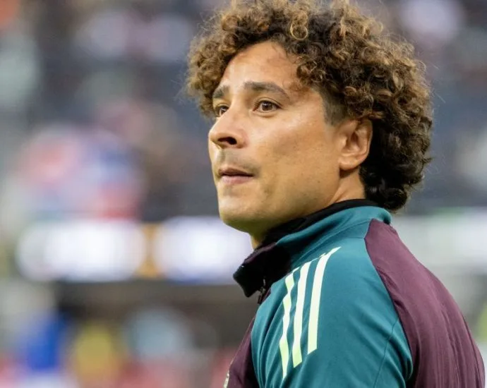 OCHOA DEBUTOU PELO MÉXICO, MAS NÃO IGUALA RECORDES DE MESSI E CR7