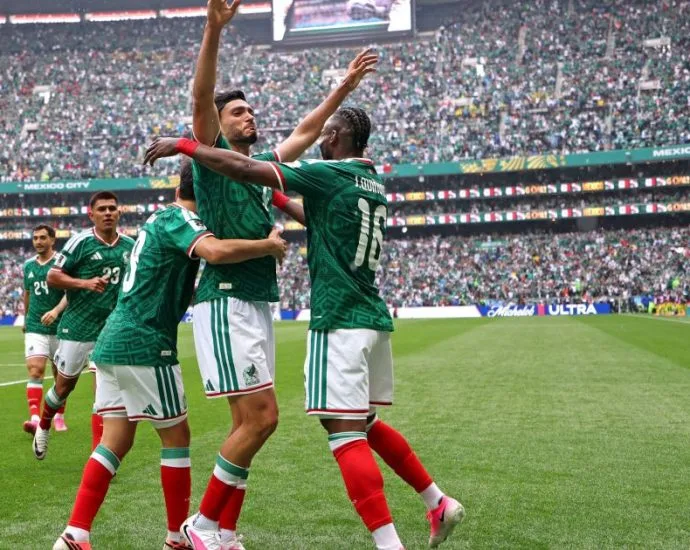 MÉXICO NA COPA: RAÚL JIMÉNEZ E SEU PROTETOR DE CABEÇA