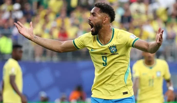 Atacante japonês Kento Shiogai se explica após eliminação para o Brasil na Copa do Mundo