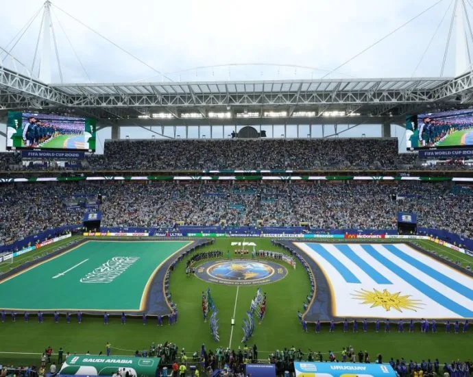 COPA: SAIBA POR QUE A BANDEIRA DA ARÁBIA SAUDITA NÃO PODE TOCAR NO GRAMADO