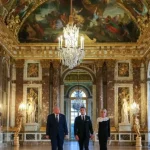 Donald Trump e Emmanuel Macron se encontram em jantar no Palácio de Versalhes