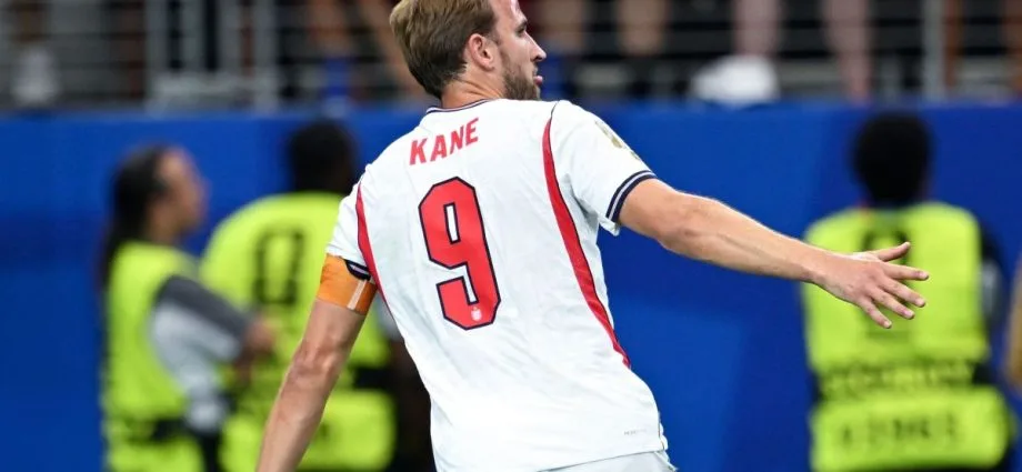 KANE REVELA BRONCA NO INTERVALO EM REAÇÃO INGLESA: MÉRITO DO TÉCNICO KANE REVELA BRONCA NO INTERVALO EM REAÇÃO INGLESA: MÉRITO DO TÉCNICO