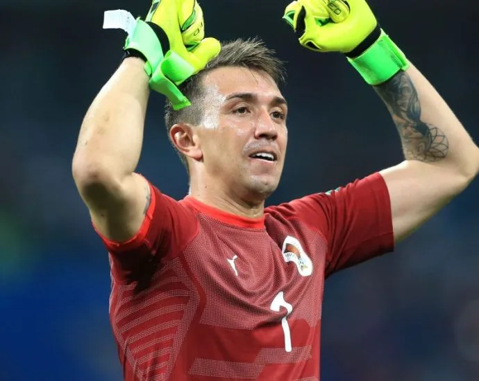 MUSLERA BATENDO RECORDE PELO URUGUAI E A POLÊMICA DO PATCH