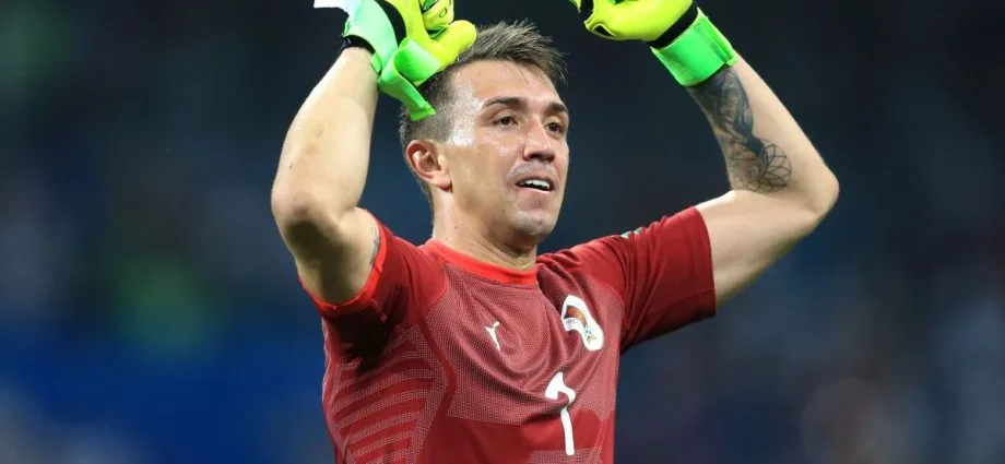 MUSLERA BATENDO RECORDE PELO URUGUAI E A POLÊMICA DO PATCH