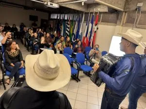 Jovem Acordeonista de Castilho Brilha em Encontro Regional de Educadores