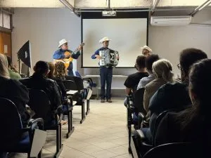 Jovem Acordeonista de Castilho Brilha em Encontro Regional de Educadores