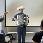 Jovem Acordeonista de Castilho Brilha em Encontro Regional de Educadores