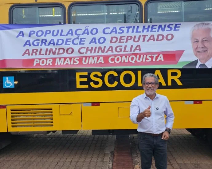 CASTILHO RECEBE 1º ÔNIBUS ESCOLAR COM AR-CONDICIONADO CASTILHO RECEBE 1º ÔNIBUS ESCOLAR COM AR-CONDICIONADO