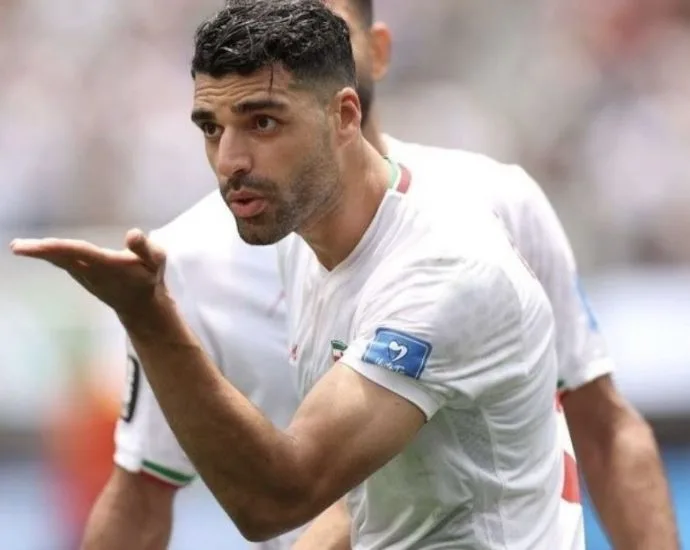CAPITÃO DO IRÃ CRITICA FIFA E CHAMA COPA DO MUNDO 2026 DE DESASTROSA CAPITÃO DO IRÃ CRITICA FIFA E CHAMA COPA DO MUNDO 2026 DE DESASTROSA