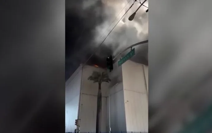 Prefeita de Los Angeles Declara Emergência por Incêndio em Armazém