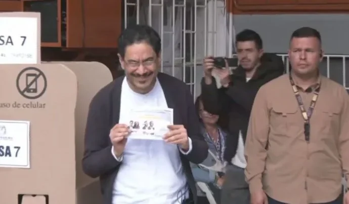 Iván Cepeda promete reconhecer resultado das eleições, mas garante vigilância no processo