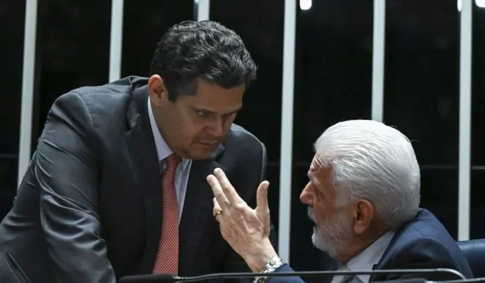Davi Alcolumbre apoia Jaques Wagner após operação da PF Davi Alcolumbre apoia Jaques Wagner após operação da PF