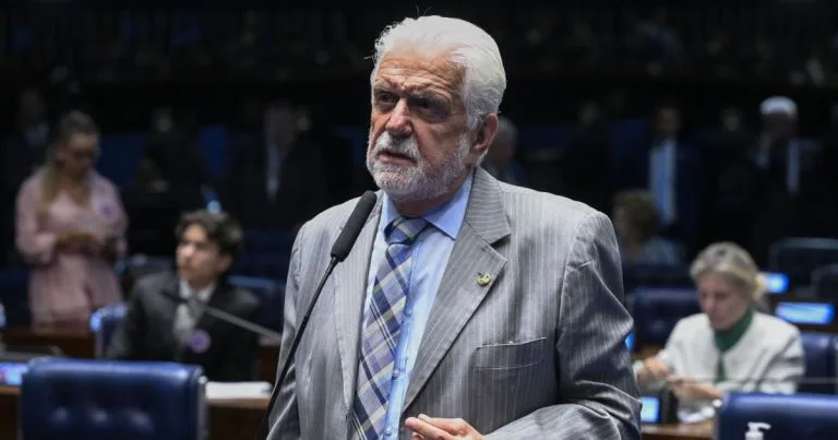 Jaques Wagner deixa liderança do governo no Senado em meio a investigações da PF