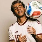 LAMINE YAMAL PROJETA EVOLUÇÃO E EXALTA MESSI: O MELHOR