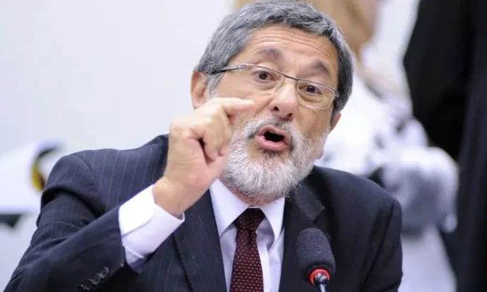 Coordenador do Plano de Lula Defende Crescimento Econômico sem Oposição à Regra Fiscal