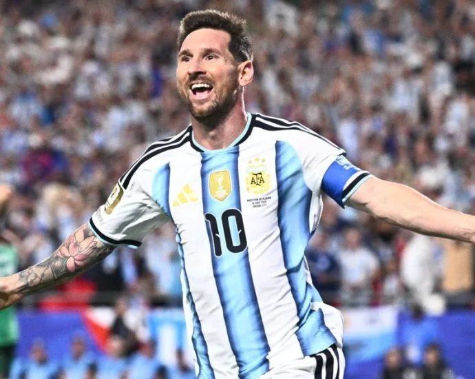 MESSI BRILHA E ARGENTINA VENCE ARGÉLIA NA ESTREIA DA COPA MESSI BRILHA E ARGENTINA VENCE ARGÉLIA NA ESTREIA DA COPA