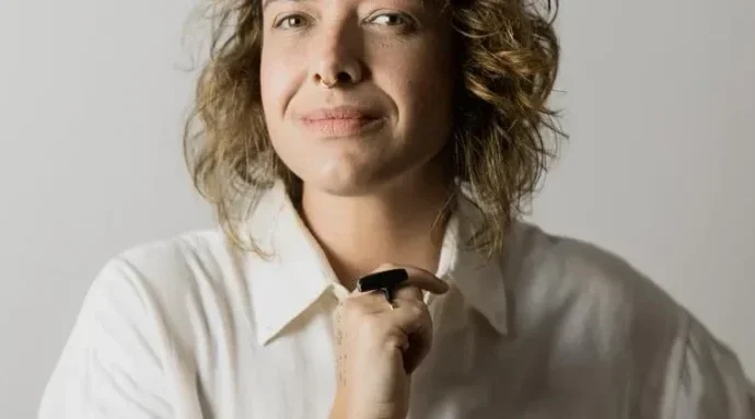 Fotógrafa Maria Ribeiro e o Movimento pela Valorização do Tempo e da Presença nas Artes