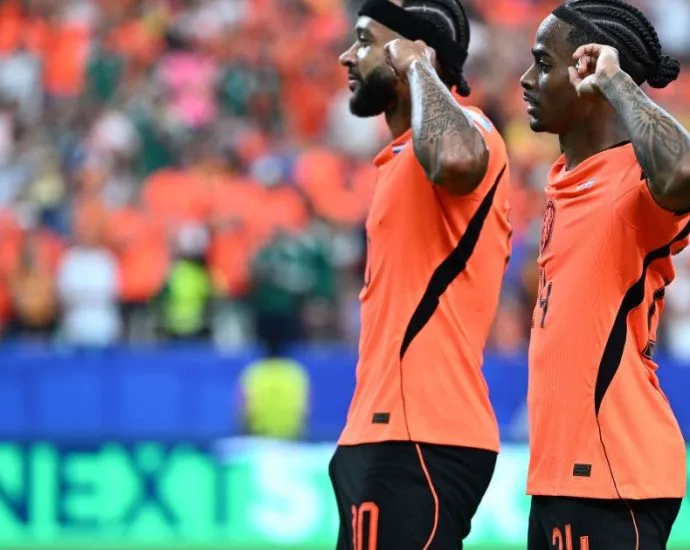 MEMPHIS DEPAY SE DESTACA EM GOLEADA DA HOLANDA NA COPA DO MUNDO