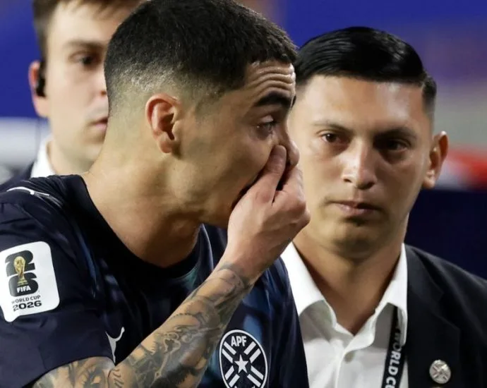 JORNALISTA PERDE CREDENCIAL DA COPA APÓS ATACAR FIFA E ARBITRAGEM AO VIVO