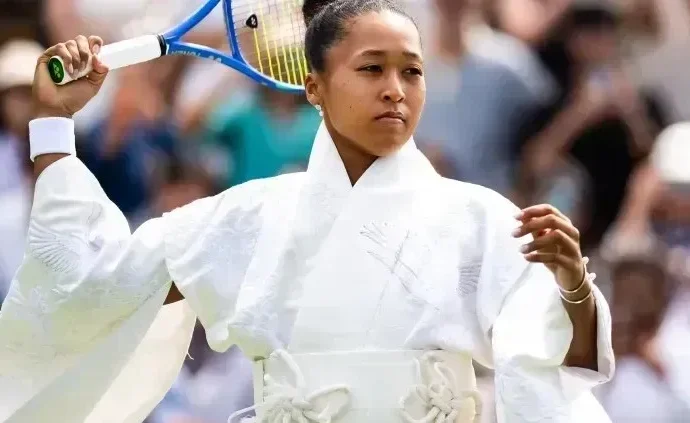 Naomi Osaka brilha em estreia no Wimbledon com look inspirado em ‘Kill Bill’
