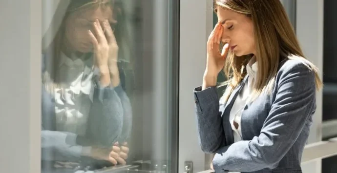 Estudo revela que 44% dos líderes brasileiros enfrentam alta pressão no trabalho