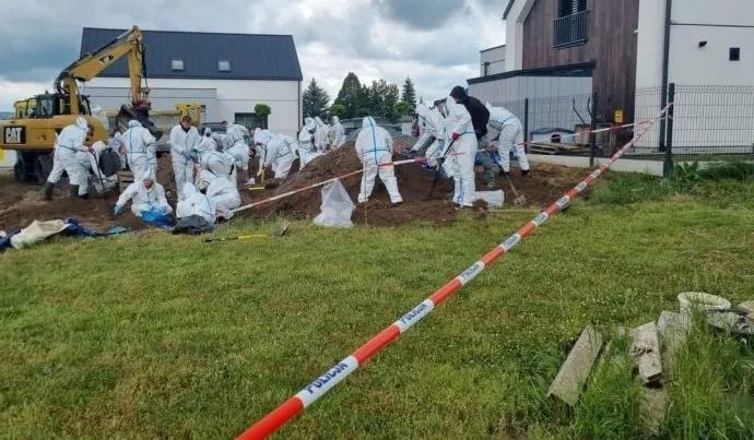 Polícia polonesa descobre 34 fetos humanos enterrados em propriedade